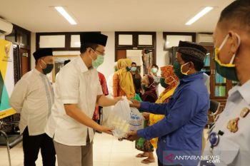 Baznas NTB membagikan 1.500 paket sembako