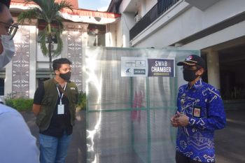 Pemkab Gowa terima bantuan "Swab Chamber"  dan APD dari Komunitas Untuk Kita