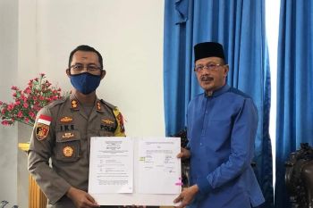 Bupati Natuna tandatangani NPHD dukungan operasional  penanganan COVID-19