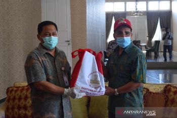 Ribuan paket sembako bantuan presiden disalurkan di Kupang