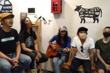 Jubir COVID-19  Achmad Yurianto mengaku termotivasi lagu karya musisi rock Surabaya