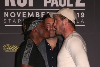 Mayweather siap hadapi Logan Paul, tapi ada kendala berat badan