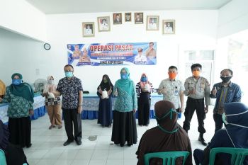 Pemkab Pesisir Barat gelar operasi pasar di Kecamatan Pesisir Tengah