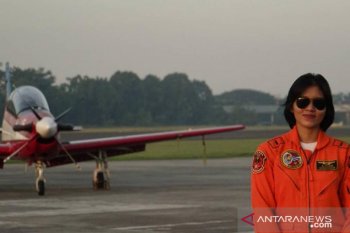 Letda Pnb Ajeng penerbang tempur perempuan pertama TNI-AU