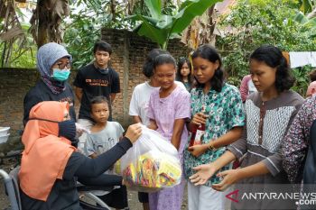 Yayasan DTB bagikan bahan pokok ke pelajar SLB