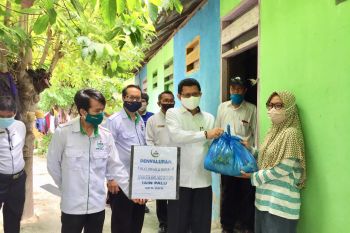IAIN Palu bantu paket pangan kepada 400 mahasiswa