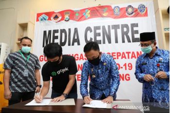 Gugus Tugas Penanganan COVID-19 Bantaeng terima bantuan dari Gojek
