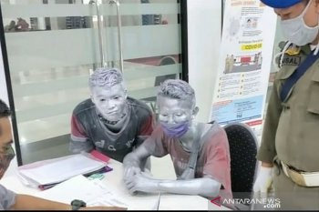 Satpol PP amankan sejumlah  "Manusia Silver"