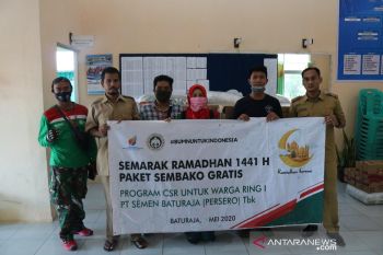 PT Semen Baturaja salurkan 18.450 paket sembako untuk warga sekitar