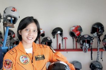 Letda Pnb Ajeng Tresna, penerbang tempur wanita pertama TNI AU