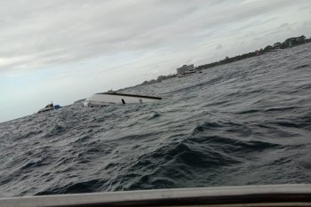 Kapal Myanmar  terbalik di China