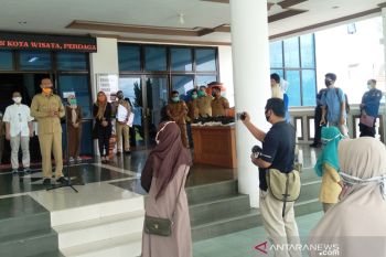Terdampak COVID-19, ratusan pelaku UKM di Pariaman mendapat bantuan sembako