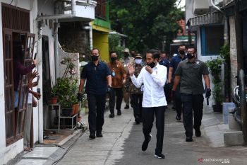 Presiden minta KPK ikut dampingi penyaluran bansos COVID-19
