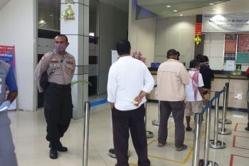Personel Polres Biak amankan penyaluran bantuan PKH dinas sosial