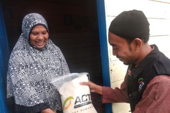 Jelang Idul Fitri Global Zakat- ACT Riau distribusikan beras