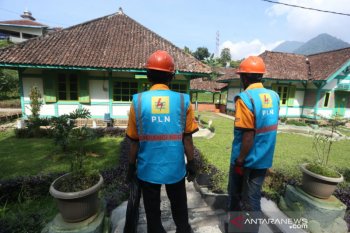 PLN kembali mencatat meter listrik ke rumah pelanggan