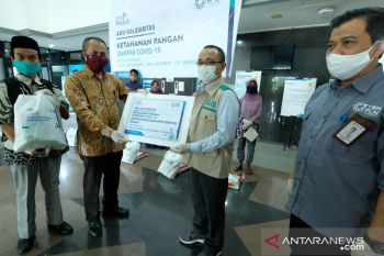 PLN Sulselrabar salurkan bantuan pangan senilai Rp1,3 miliar