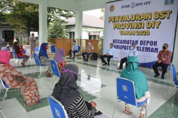 Pemkab Sleman salurkan bantuan sosial tunai dari Provinsi DIY