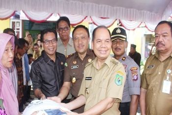 Bupati Kapuas perintahkan penerima bansos diumumkan secara terbuka