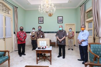 OJK membantu 100 APD untuk Gugus Tugas COVID-19 DIY