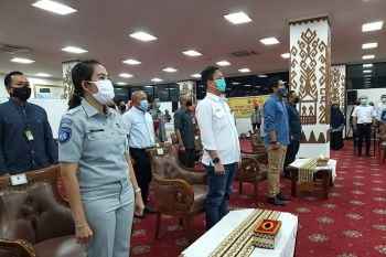 Jasa Raharja bersama Satgas BUMN Lampung serahkan bantuan APD