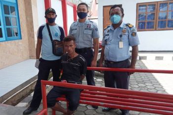 Seorang pemuda nekat lempar bungkusan berisikan ganja ke dalam lapas