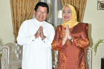 Mantan gubernur bantu paket Lebaran bagi tenaga medis Sulbar