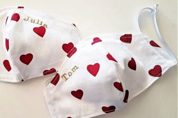 Masker berbahan sutra dari desainer China