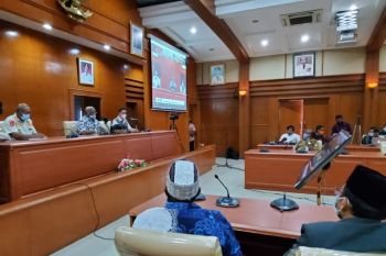 Penularan pandemi COVID-19 masih tinggi, Wagub Papua imbau  Shalat Id di rumah