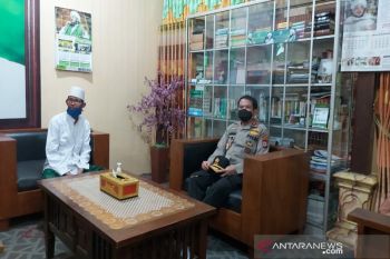 Polres Kulon Progo berikan bantuan beras Ponpes Nurul Haromain