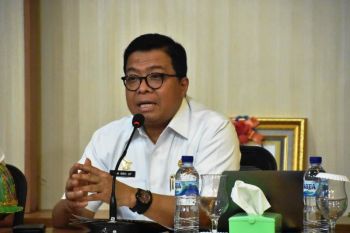 Pemprov Sulbar salurkan beras ke warga transmigran terdampak COVID-19