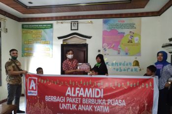 Alfamidi salurkan bantuan ke masyarakat terdampak COVID-19 di Sulut