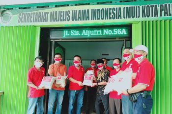MUI  salurkan 100 paket beras dari warga Tionghoa untuk pegawai syara