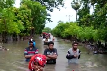 Pemkab sediakan dapur umum bagi 44 KK terdampak banjir di Sumba Timur