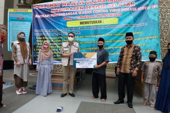 Bupati Hendrajoni serahkan santunan ke 9.711 anak yatim