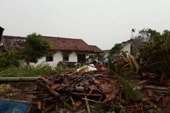 Dua tewas akibat amukan puting beliung di Tulangbawang