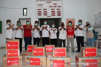 Pemkab Donggala mendapat bantuan ratusan APD dari Save The Children