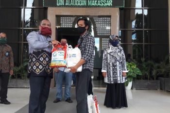 UPZ Baznas UIN Alauddin salurkan zakat fitrah kepada tenaga harian kampus