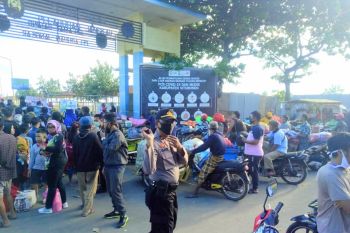 Tidak ada lonjakan penumpang di pelabuhan penyeberangan Situbondo-Madura