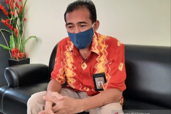 Di Kendari, penerima BST tahap satu serbu Kantor Pos