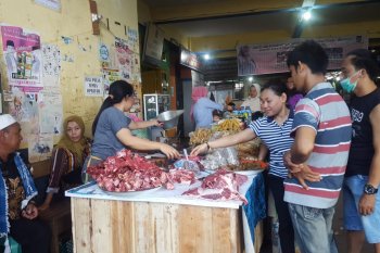 Harga daging sapi di Kota Mataram tembus Rp150 ribu per kilogram