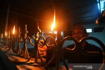 Warga asal Gorontalo rayakan tradisi Tumbilotohe