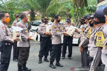 Bantu keluarga kurang mampu, Polres Pasaman Barat salurkan 10 ton beras