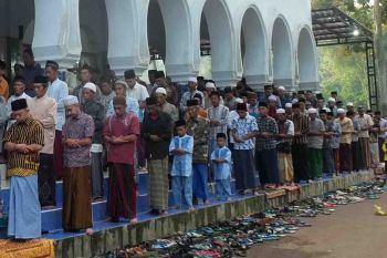 Di Jember jamaah Pesantren Mahfilud Dluror Lebaran lebih awal