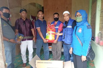 Dinsos bersama Tagana bantu korban kebakaran di Sungaibuluh