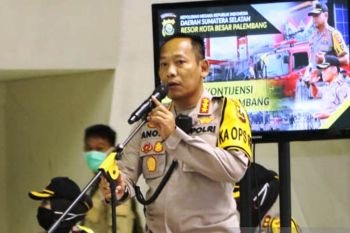 Ratusan personel Polrestabes diturunkan bubarkan konvoi takbiran di Kota Palembang
