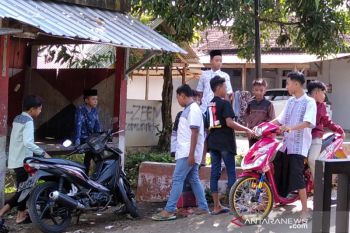 Warga Jepara tetap bersilaturahmi di tengah pandemi COVID-19