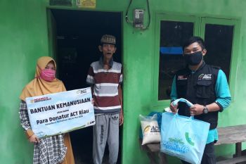 Membantu Kakek Basri di Kampar bersama ACT