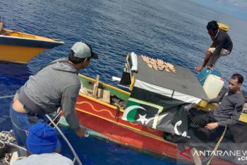 Tiga pemancing ikan yang hilang di perairan Poso  ditemukan selamat