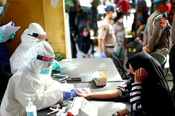 Pedagang dan pengunjung di Pasar Kahayan ikuti 'rapid test' massal